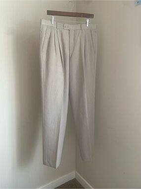 Men's Pleated wool Dress Pants in Light Beige vtg